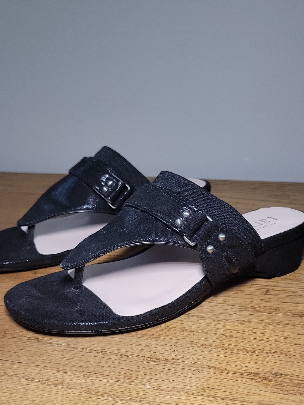 TARYN BY TARYN ROSE Karna Wedge Sandals Black Size 7M
